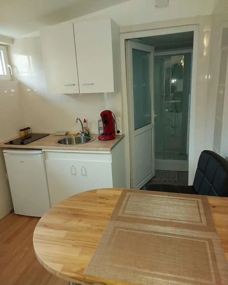 Studio Au Calme Wifi 600M Centre Ville Parking Gratuit Devant Castres  0*, Castres (Tarn) France