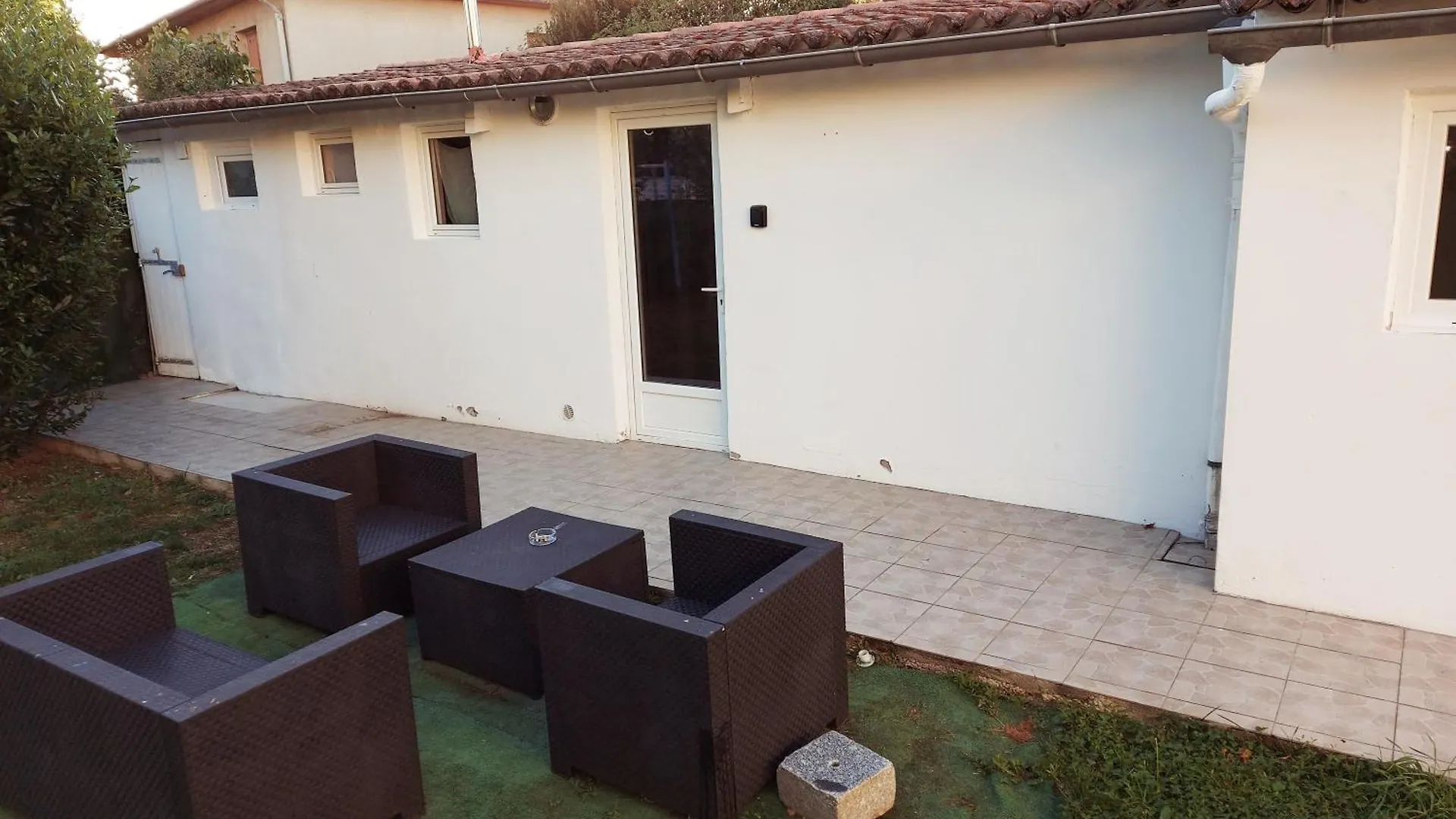 Studio Au Calme Wifi 600M Centre Ville Parking Gratuit Devant location